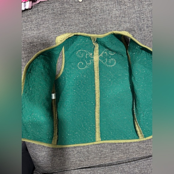 Toddler Green Quilted Vest with Heart Pockets - Picture 4 of 6